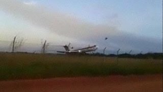 Crash Aerosucre B722 at Puerto Carreno on Dec 20th 2016 overran runway on takeoff [upl. by Disraeli238]