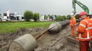 Pulling in a main sewer pipe  rioolbuis trekken [upl. by Airotkiv]